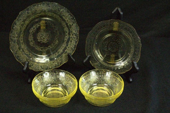 4 Depression Glass Bowls, 2 Plates