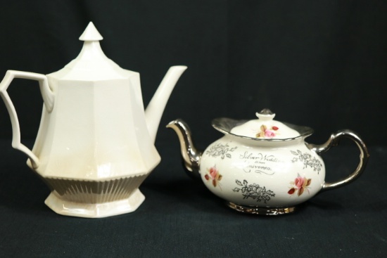 2 Tea Pots