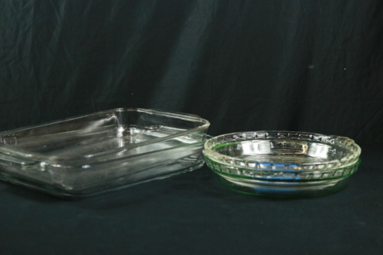 2 Oblong Pyrex Dishes & 2 Round Pyrex Dishes