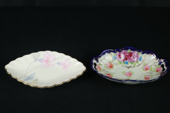 2 Oval Dishes