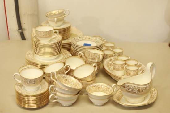 Set Of Wedgwood China "Gold Florentine" Pattern