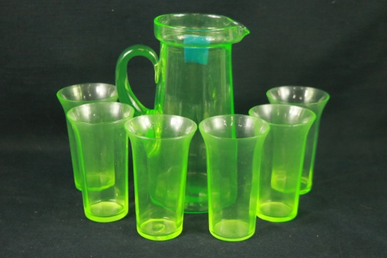 Green Depression Glass Pitcher & 6 Glasses