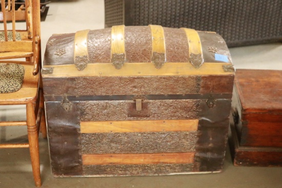 Humpback Trunk