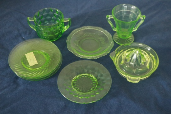 Depression Glass Juicer, 5 Plates, & 2 Cups