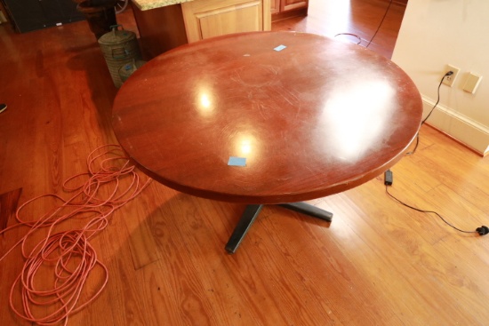 Round Top Banquet Table with Metal Base