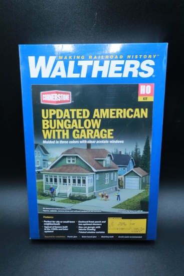 Walthers Updated American Bungalow with Garage (HO Kit)