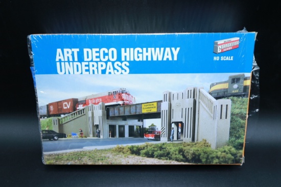 Walthers Art Deco Highway Underpass (HO Kit)