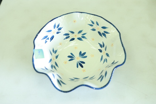 Temptations Old World Scalloped Edge Bowl