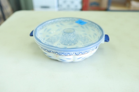 Temptations Bunt Pan with Plastic Top