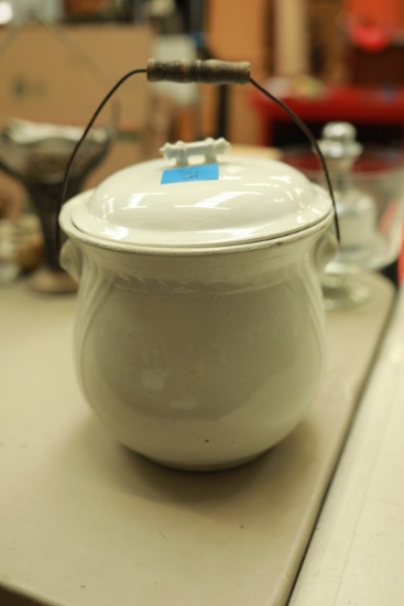 Chamber Pot with Lid