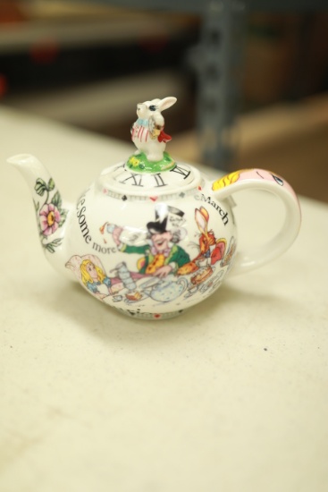 Alice in Wonderland Mad Hatter Tea Pot