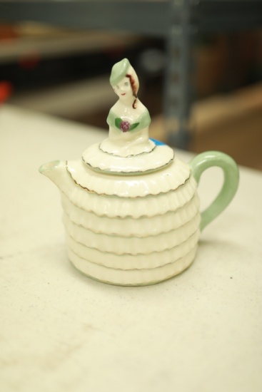 Oak Leaf Tea Pot