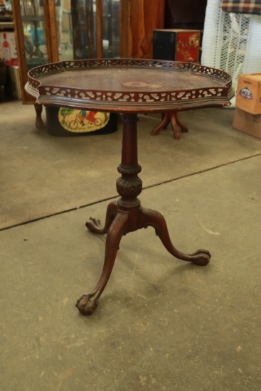 Antique Mahogany Claw Foot Pie Crust Table