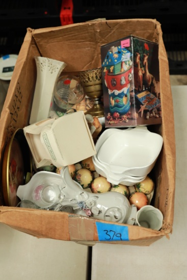 Box of Misc Glassware & Collectibles