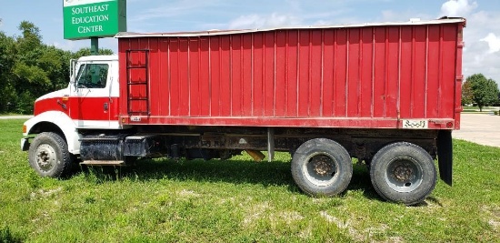 1995 International 8100 Tandem Grain Truck, 298,000 mi, Scott 20'x60" bed, Shur-Lock Tarp
