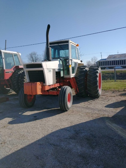 1370 CASE CAB TRACTOR - 3642 ACTUAL HOURS - APPROX. 1979 MODEL