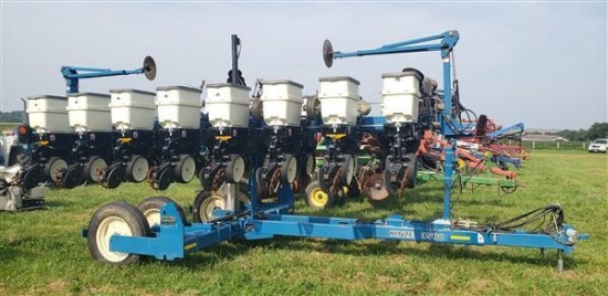 2010 Kinze 3500 8/15 split-row corn/bean planter, insecticide boxes, SN-903177, run through & ready