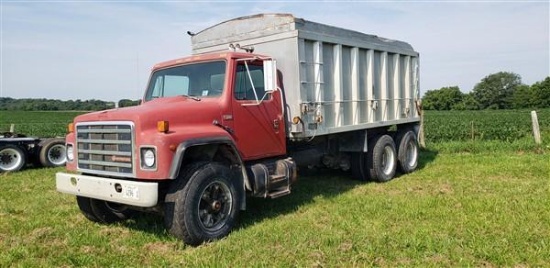 1986 IH S1900, 1954 model Tandem Grain Truck, 16' alum bed, diesel, 153,327 miles.