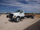 2004 Ford F750 Cab + Chassis Truck