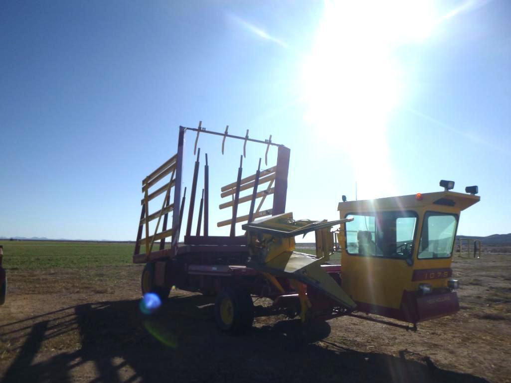 New Holland 1075 Stack Cruiser Bale Wagon | Proxibid, image size:1025x769