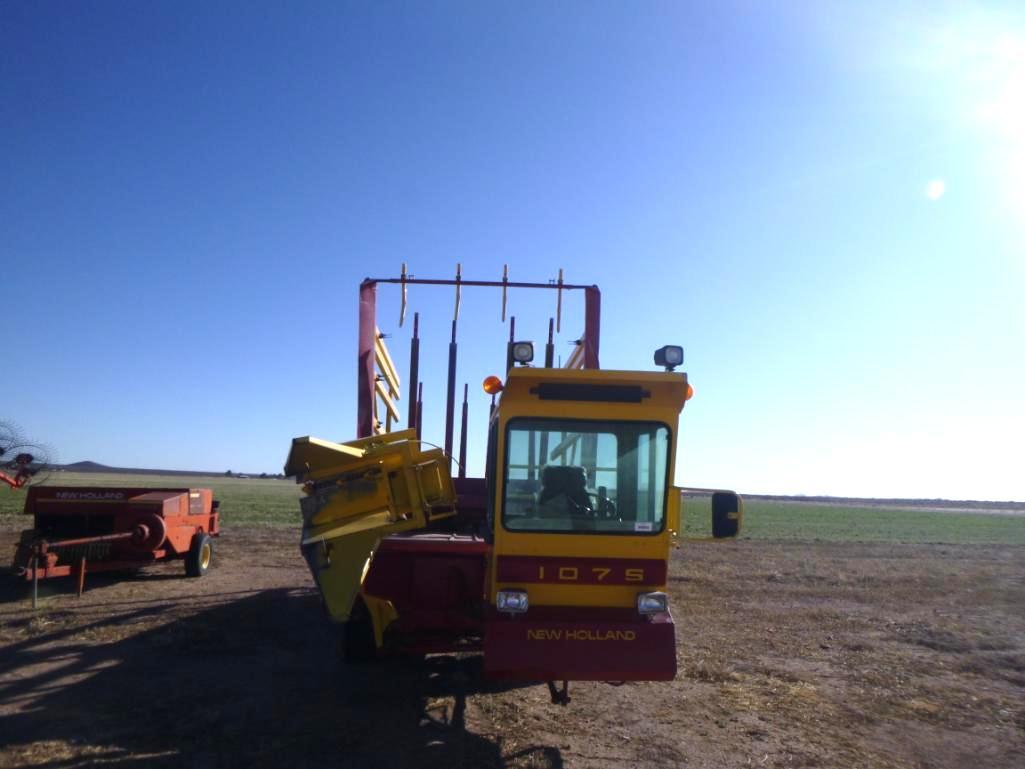 New Holland 1075 Stack Cruiser Bale Wagon | Proxibid, image size:1025x769