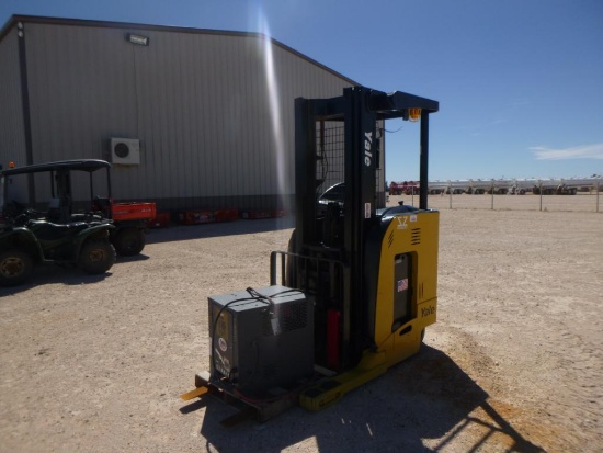 YALE Battery Powered Stand up Reach Forklift, Charger included