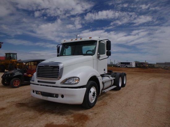 2006 Freightliner Columbia Day Cab Truck