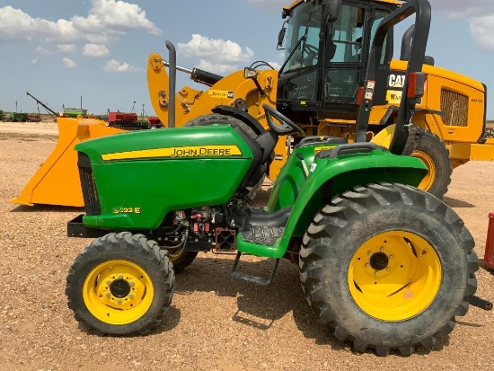 John Deere 3032E