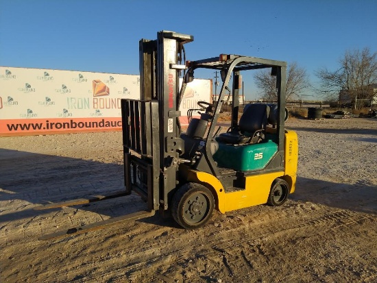 Komatsu 25 Forklift