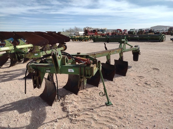 John Deere 3955 5 Bottom Switch Plow, 3 Pt Hitch