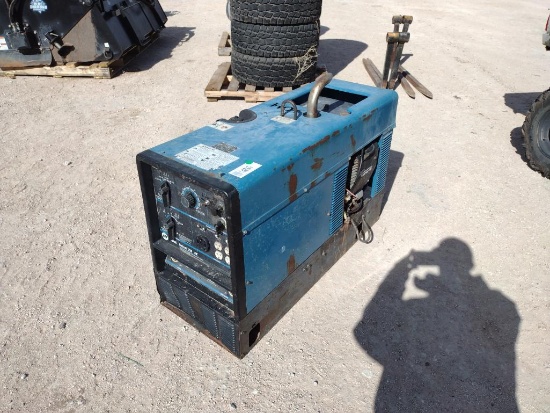 Miller Bobcat 225 Welder ( Runs)