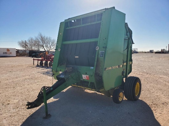 John Deere 535 Round Baler