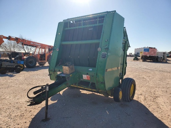 John Deere 535 Round Baler