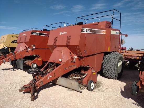 Hesston 4910 Baler