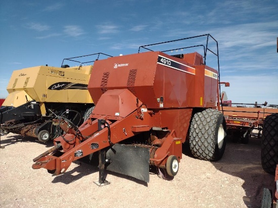 Hesston 4910 Baler