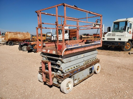 2000 Sky Jack 4626 Scissor Lift