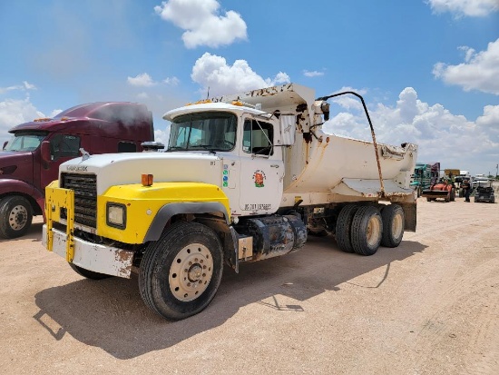 2001 Mack RD688S Dump Truck