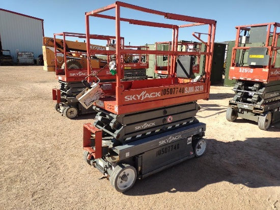 Sky Jack SJlll 3219 Scissor Lift