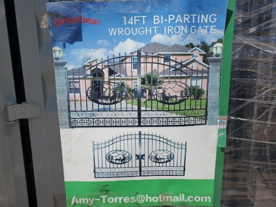 Unused Greatbear 14ft Iron Gate with artwork ''DEER '' in the Middle Gate Frame