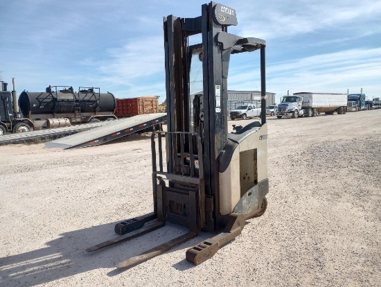Crown 5200 Series Electric Forklift