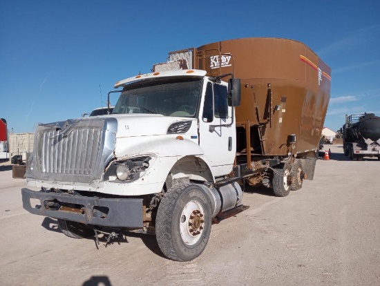 2012 International 7600 Feed Truck