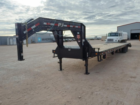 2022 PJ 40Ft Gooseneck Trailer