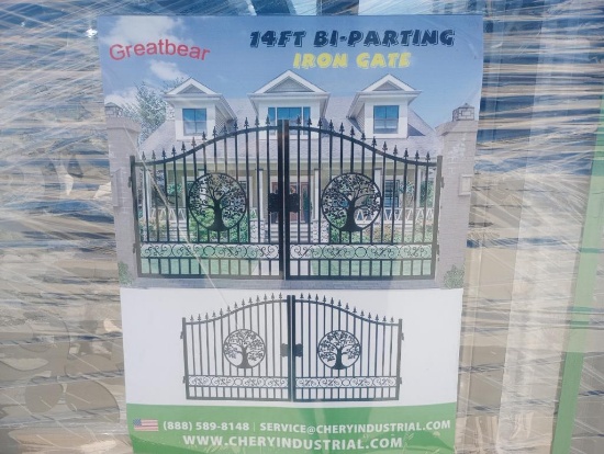 Unused Greatbear 14ft Iron Gate with ''TREE '' Artwork in the Middle Gate Frame