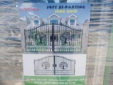 Unused Greatbear 14ft Iron Gate with ''TREE '' Artwork in the Middle Gate Frame