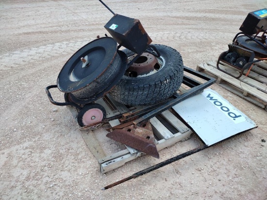 Strapping Dispenser/Ford Wheel w/Tire 265/70R17