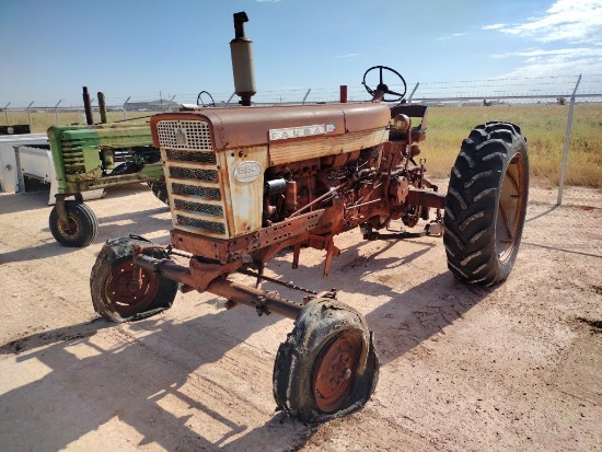 Farmall 560 Tractor