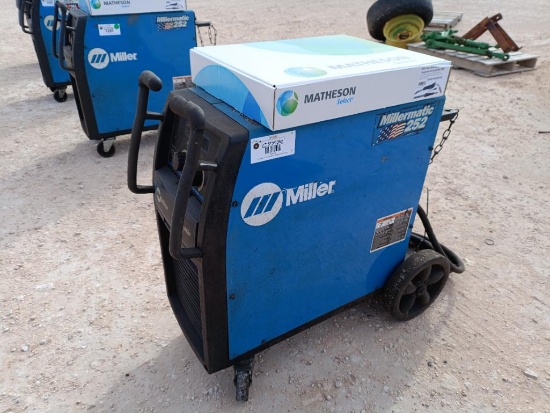 Miller Millermatic 252 Wire Welder w/Mig Gun Assembly