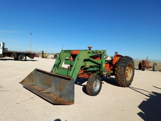 Allis-Chalmers D19 Tractor w/Front end Loader