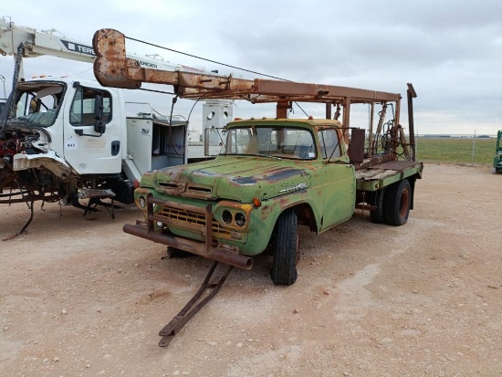 Ford F-800 Truck w/Pump Pulling Unit