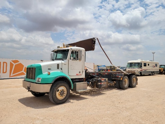 2004 Peterbilt 330 Roll Off Truck